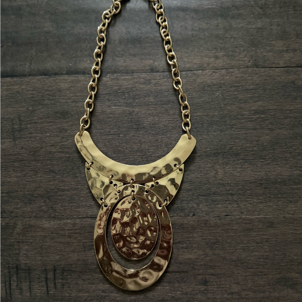 Elegant Gold-Tone Necklace-statement piece NWT